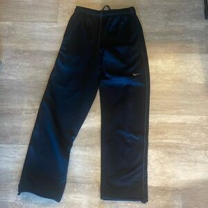 Nike fleece sweatpants. Good condition. Size M